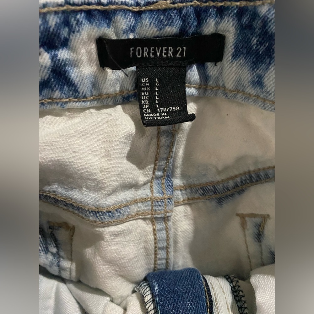 Forever 21 Blue and White Tie-Dye Cutoff Jean Shorts- Large - Picture 3 of 4